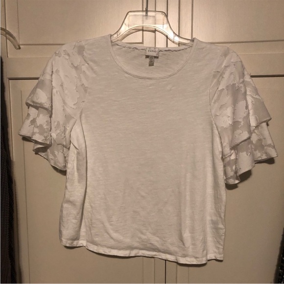 White tshirt with pretty lacy sleeves - Picture 1 of 4